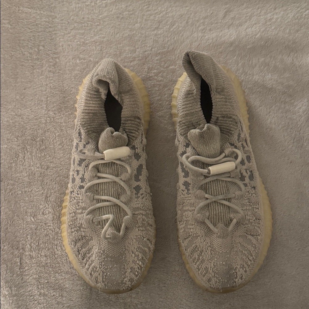 Yeezy Kids Sneakers in Beige and Cream